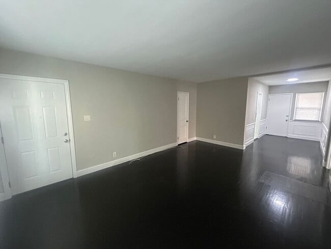 Building Photo - 1323 S Highland Ave