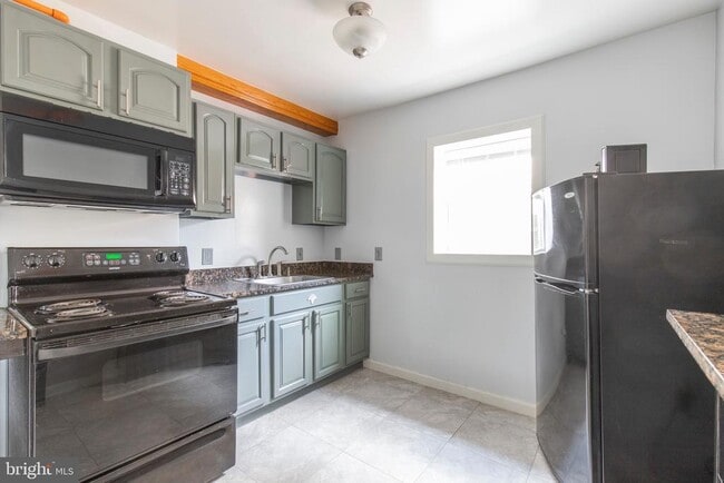 Building Photo - 507 W Girard Ave