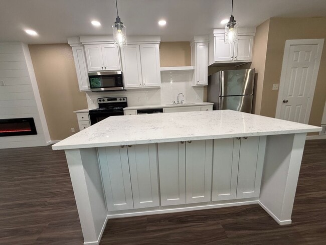 Building Photo - 717-719 Augusta Ave