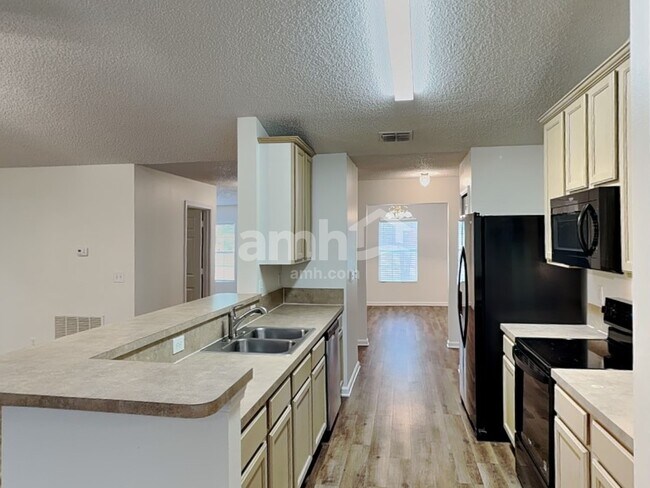 Building Photo - 2661 Fox Creek Dr E