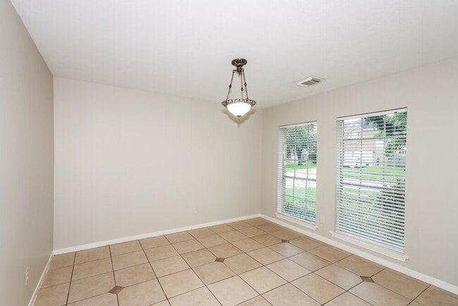 Building Photo - 18326 Forest Dew Dr