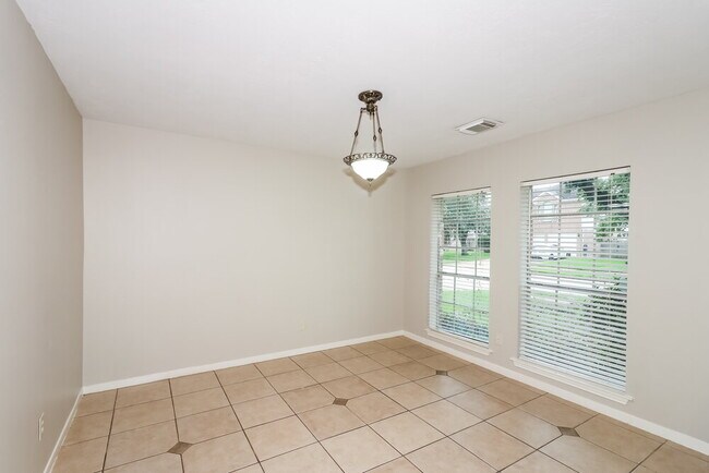 Foto del edificio - 18326 Forest Dew Dr