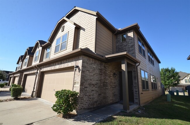 Building Photo - 8335 Columbia Forest Dr