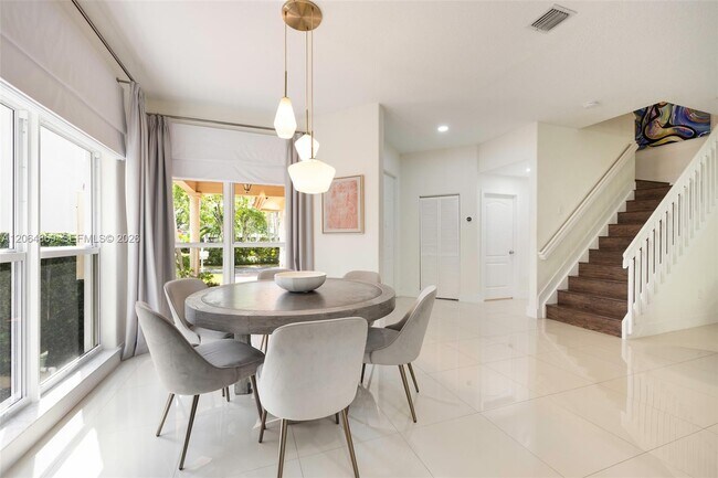 Foto del edificio - 5230 NW 104th Ct