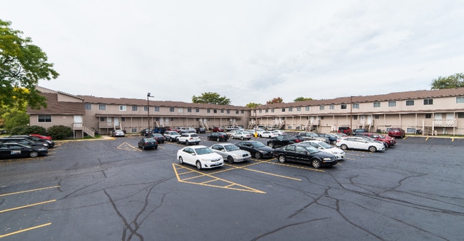Building Photo - 802 Edgebrook Dr
