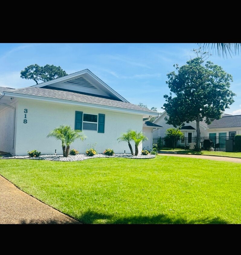 Primary Photo - 318 Wahoo Rd