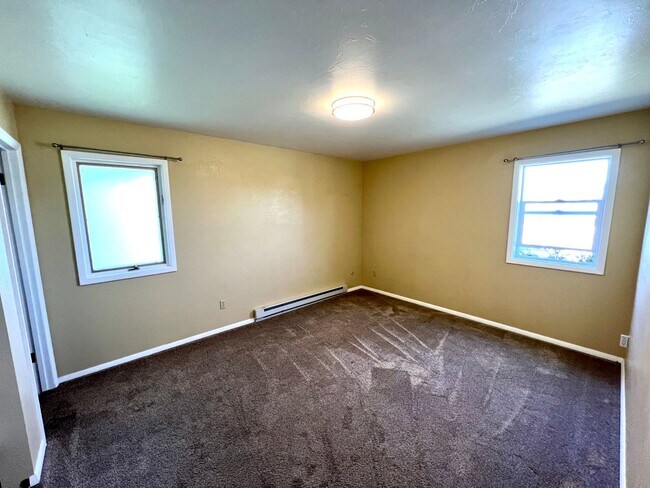 Building Photo - Pet Friendly 4 Bed 2 Bath Single Family Home, with Fenced Yard and Garage on Westside of Helena!