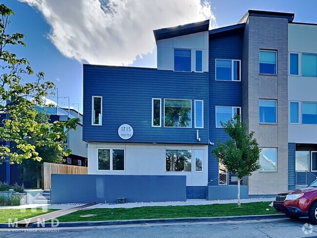 Building Photo - 3735 Kalamath St
