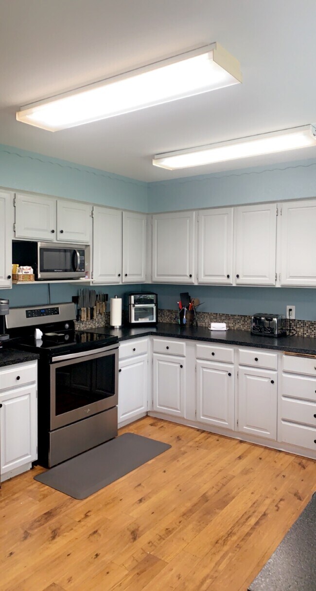 Building Photo - 402 Arrowhead Ln