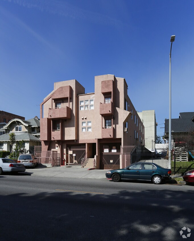 Foto del edificio - 909 Irolo St