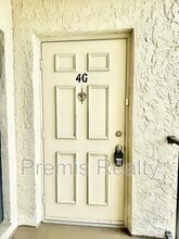 Building Photo - 2800 Cove Cay Dr