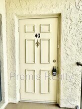 Building Photo - 2800 Cove Cay Dr