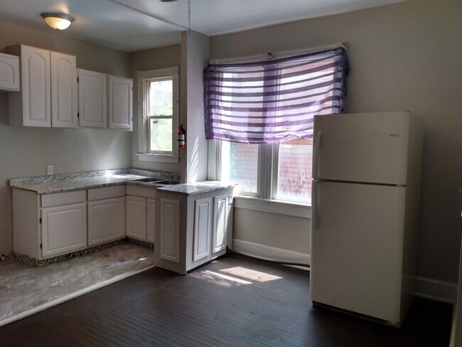 Foto del edificio - 807-807 Bedford St