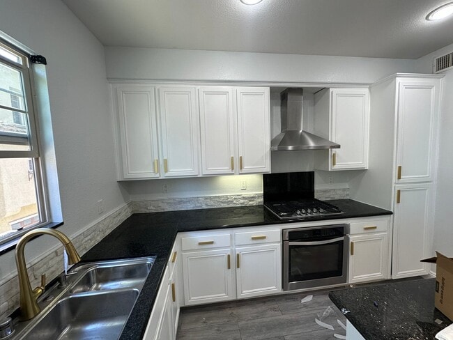 Building Photo - 2289 Huntington Point Rd