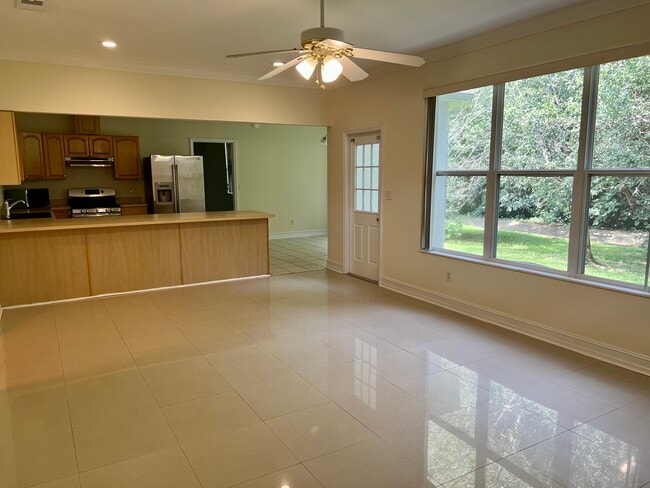 Living room with big windows - 1849 celtic Rd
