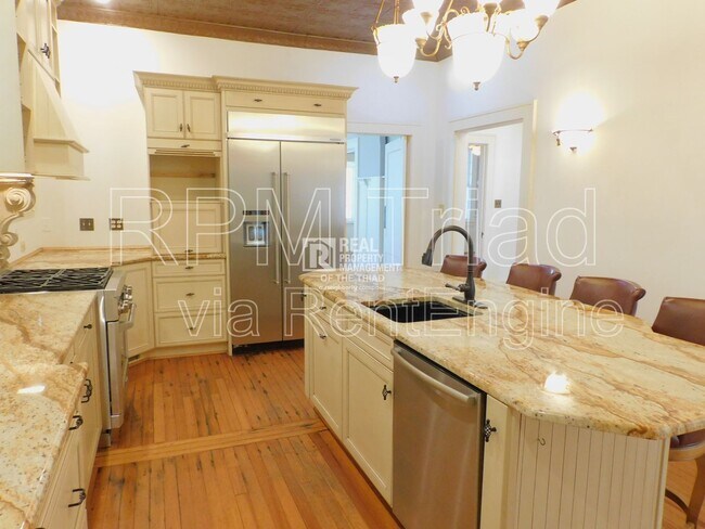 Foto del edificio - 1224 Glade St NW