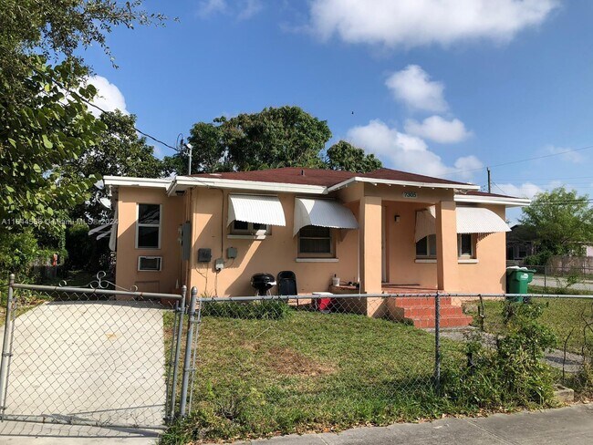 Foto del edificio - 7305 NW 17th Ct