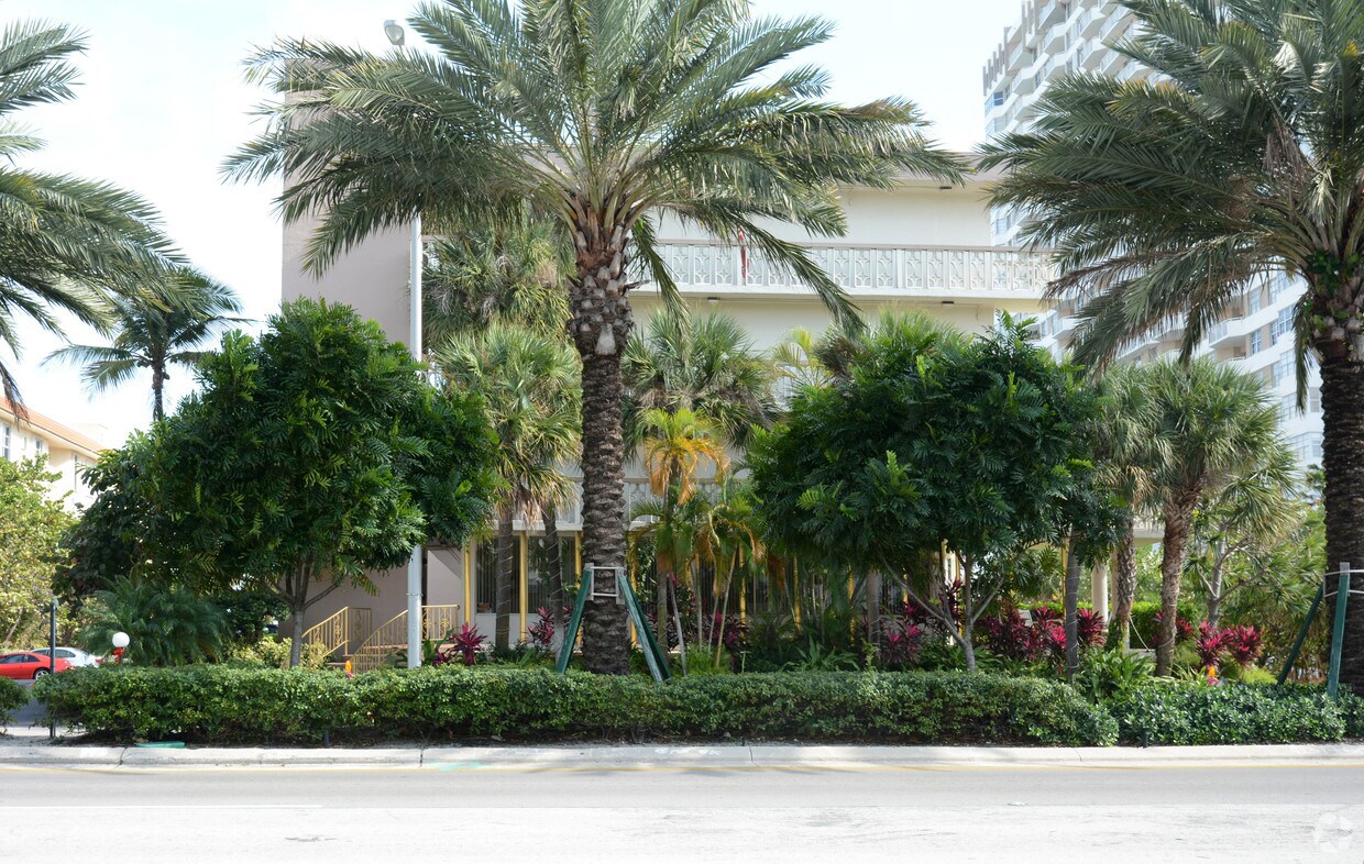 Taromina Apartments Apartments in Hallandale Beach, FL