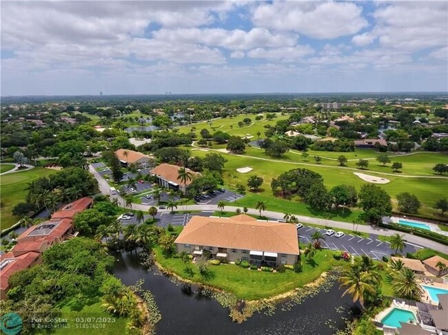 Building Photo - 9000 Jacaranda Ln