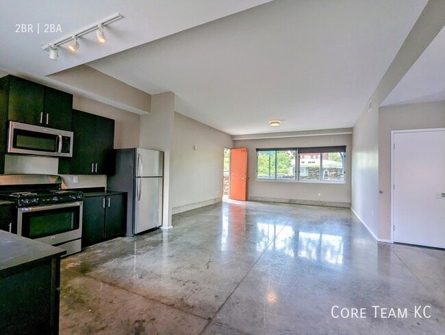 Building Photo - LARGE two bedroom