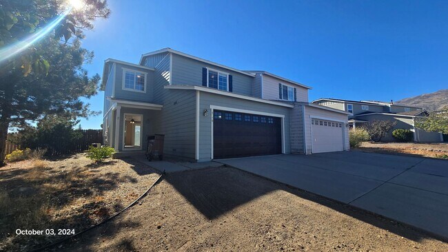 Building Photo - Spacious Two Story Townhome on Golf Course