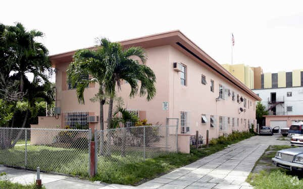 Building Photo - 978 NW 5th St