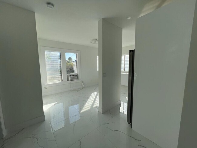 Foto del edificio - 842 Meridian Ave