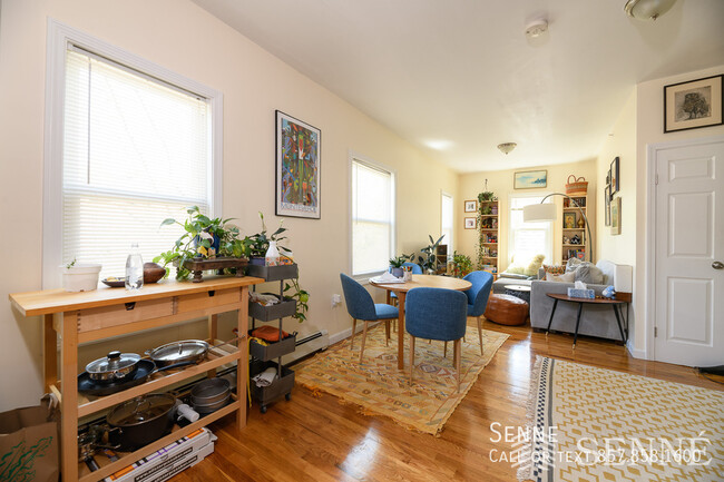 Foto del edificio - Spacious 2-Bedroom in Inman Square – Avail...