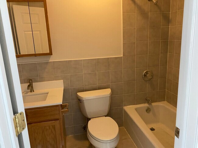 Building Photo - 522 W 26th St