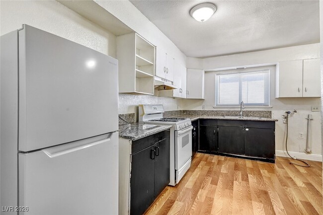 Building Photo - 214 George Pl