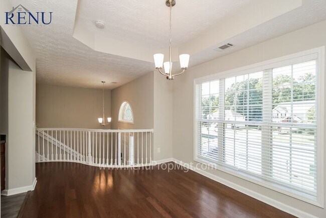 Building Photo - Fall Special: 1/2 off your first month! Av...
