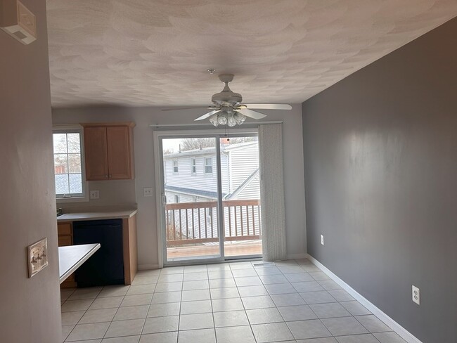Building Photo - 933 Varnum Ave