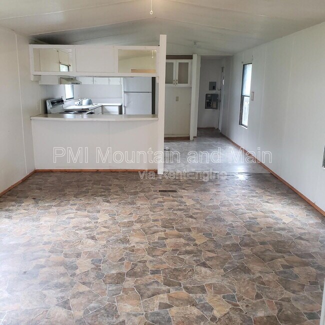 Foto del edificio - 319 Iotla Valley Park Rd