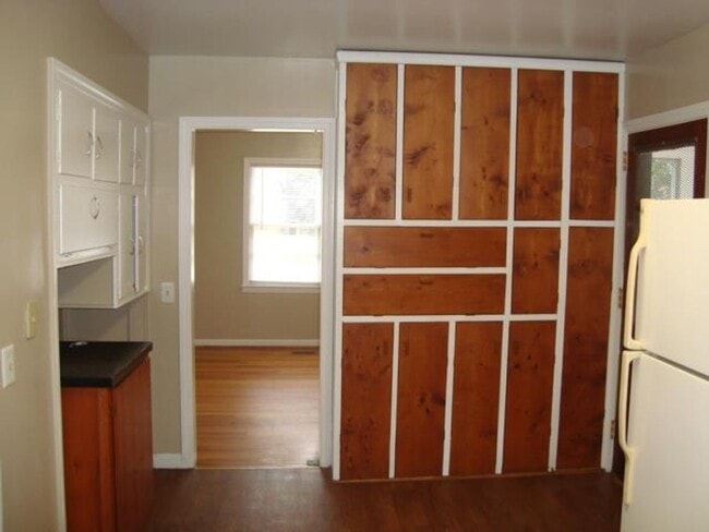 Building Photo - Rent Ready to move in!