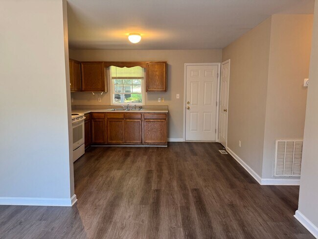 Foto del edificio - 3 Bedroom, 1 Bathroom Apartment in Thomasville