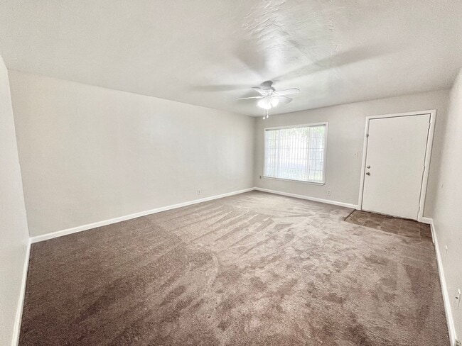 Building Photo - 1707-1709 Madrone Avenue