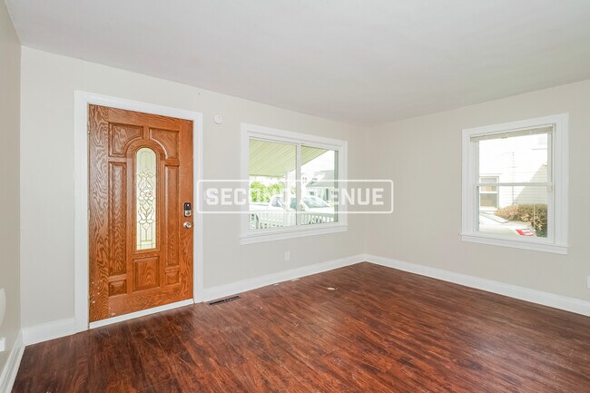 Building Photo - 3714 Luken DR