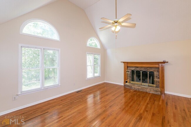 Building Photo - 50 Indian Springs Dr NE