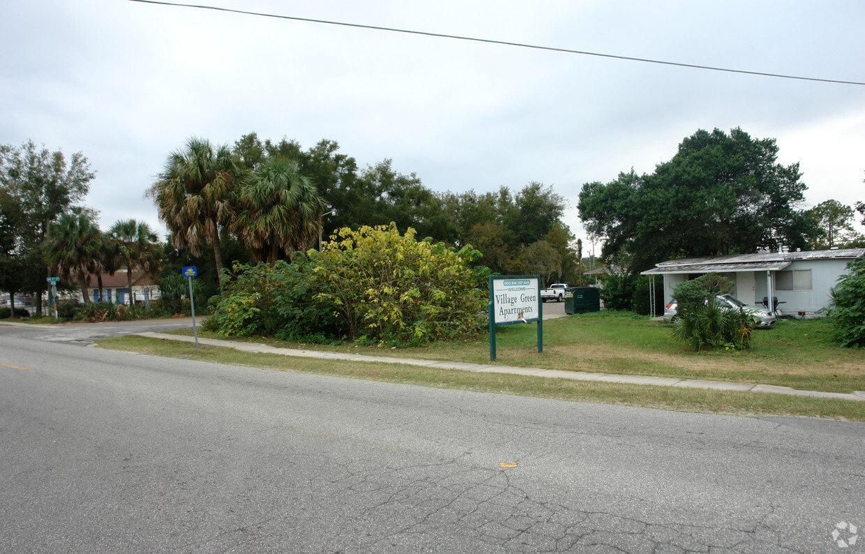 Foto del edificio - Village Green Apartments