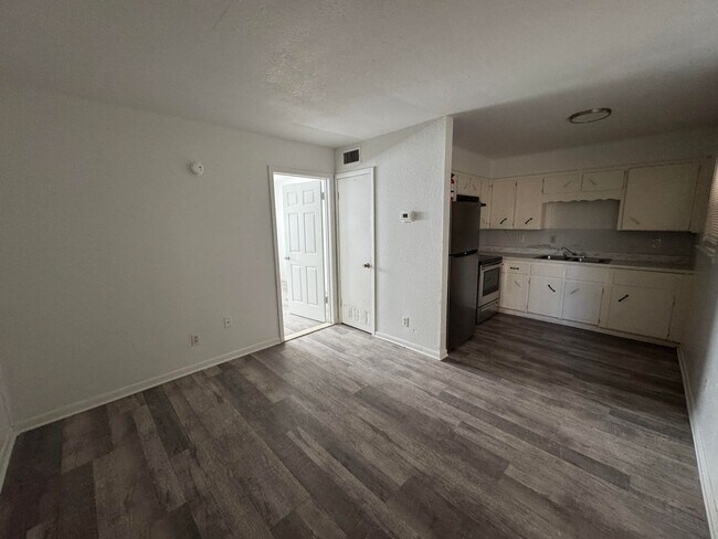 Foto del edificio - 1405 N Gray St