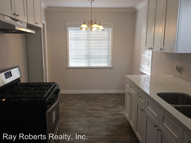 Building Photo - 4513 1/2 Marmion Way
