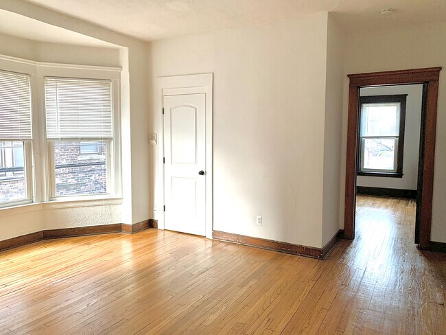 Building Photo - 620 W Forest Ave