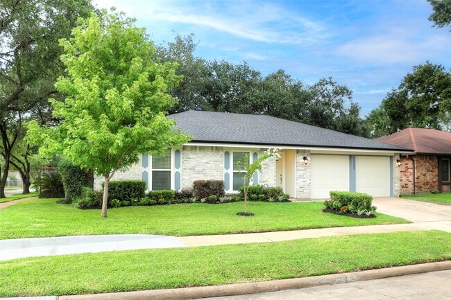 Building Photo - 16222 Summer Dawn Ln