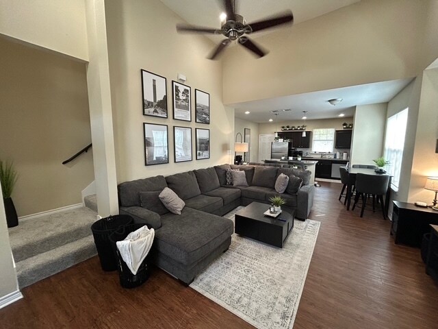 Foto del edificio - 735 Meadow Ln