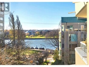 Building Photo - 1406 Harwood St