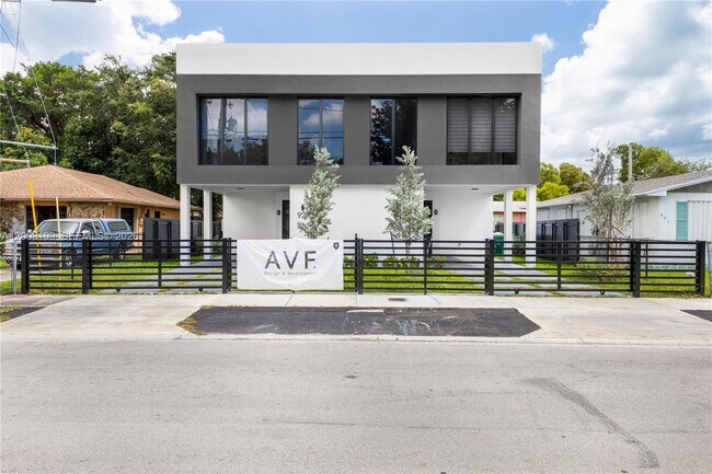 Foto del edificio - 921 NW 55th St