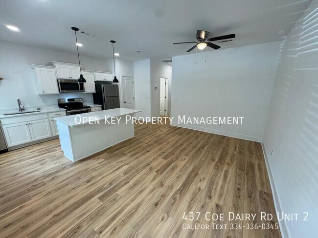 Building Photo - Cozy and Recently Renovated 2/1 Apartment ...