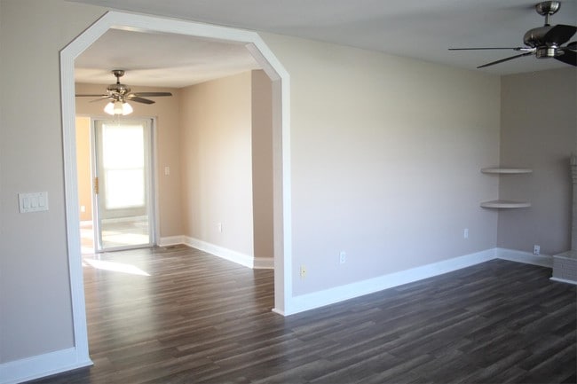 Building Photo - 1144 Ideal Dr