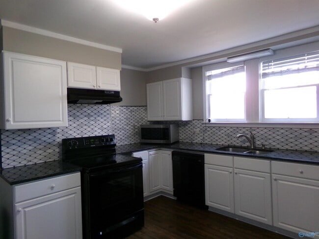 Building Photo - 611 Stevens Ave NE