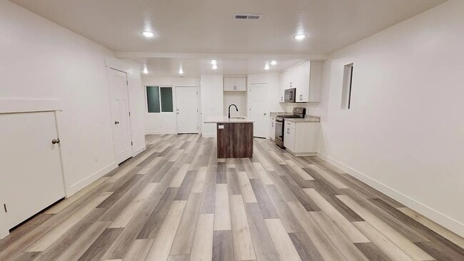 Building Photo - 920 S 25 E